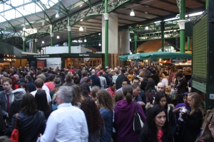 The crowded market around lunchtime